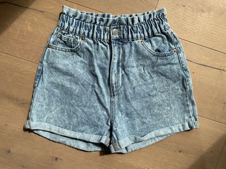 FB SISTER Jeans Shorts whitewash Gr. S
