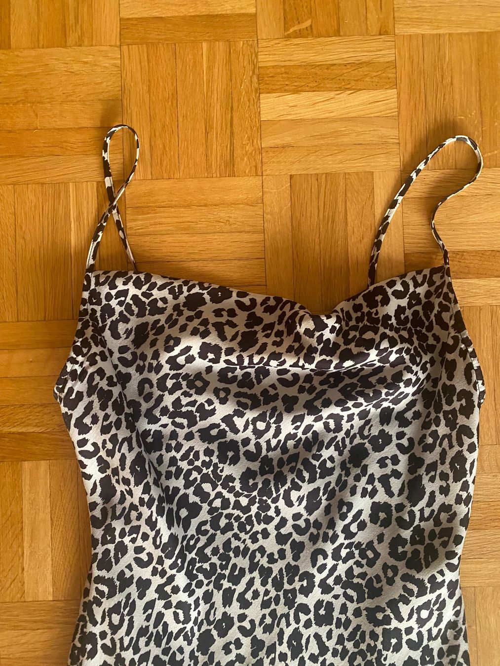 Kleider: Leo Satin Kleid Gr S – Gebraucht aus Zug von estarthyme 1
