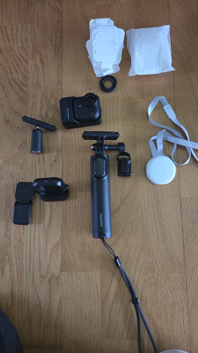 Insta360 Action Cam: insta 360 Go Ultra Bundle – Gebraucht aus St. Gallen von Rnira