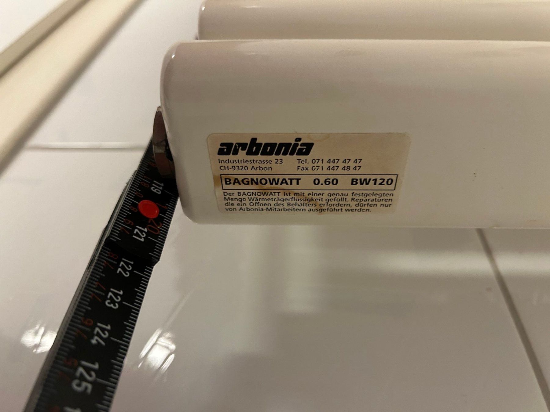 Portes-serviettes: Handtuchradiator elektrisch beheizt – D'occasion à Wiesendangen par Klewasu 1