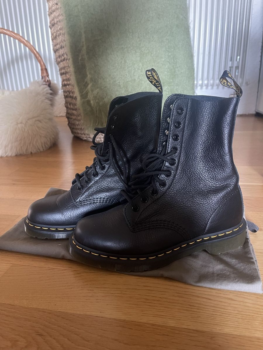 Dr. Martens Damenschuhe: Dr. Martens Stiefel schwarz Leder Grösse 39 – Neu und originalverpackt aus Cotterd von mickey-kiki