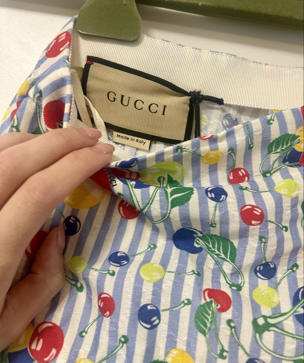 Gucci Pantaloni: Gucci Cherry Shorts in gr S – Nuovo e nell'imballaggio originale da Zürich venduto da nin_mk8s 7
