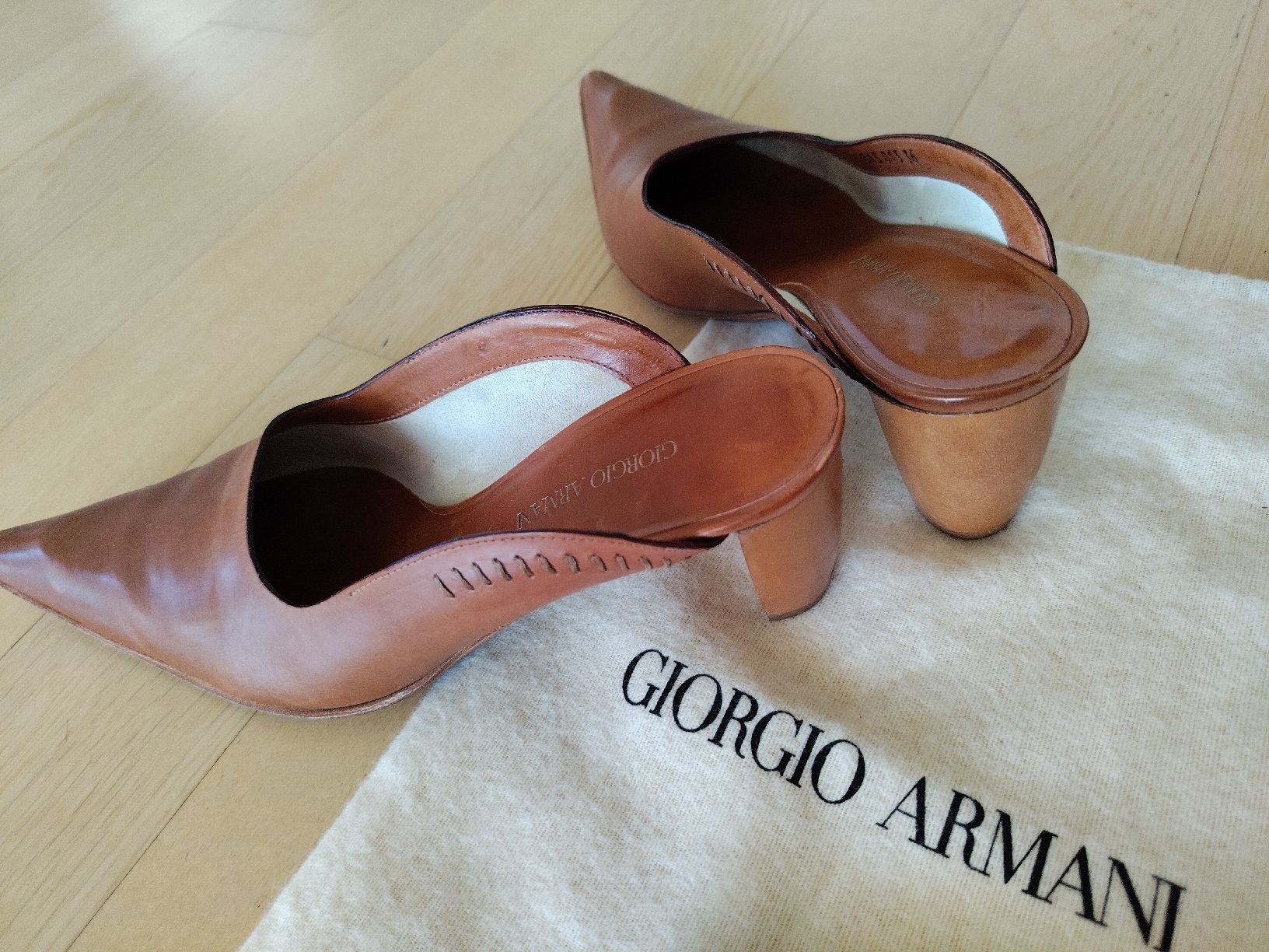 Armani Scarpe da donna: GIORGIO ARMANI Pantolette Leder Cognac Size 36 – Usato da Buchrain venduto da QueenyHE51 6