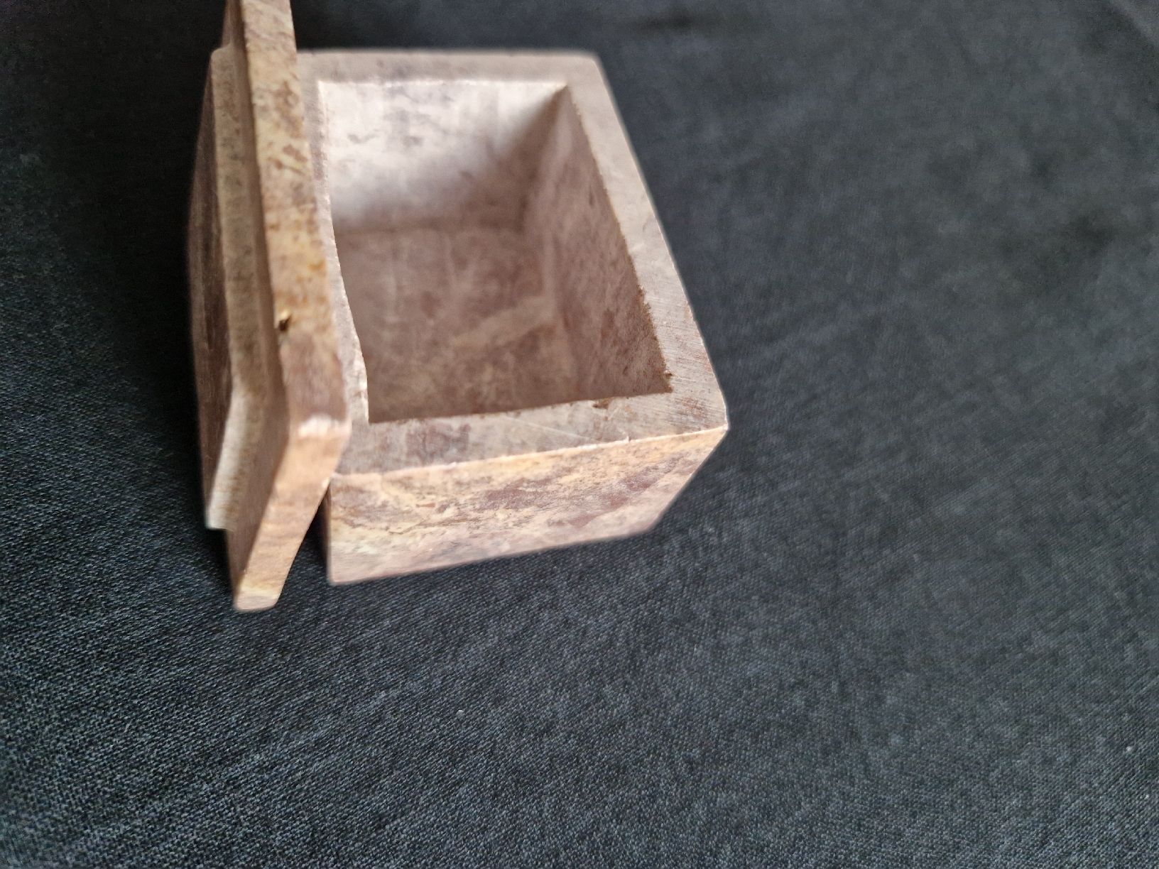 Contenitori & Simili: Kleine Speckstein Box – Usato da Fislisbach venduto da mka_km8f 3