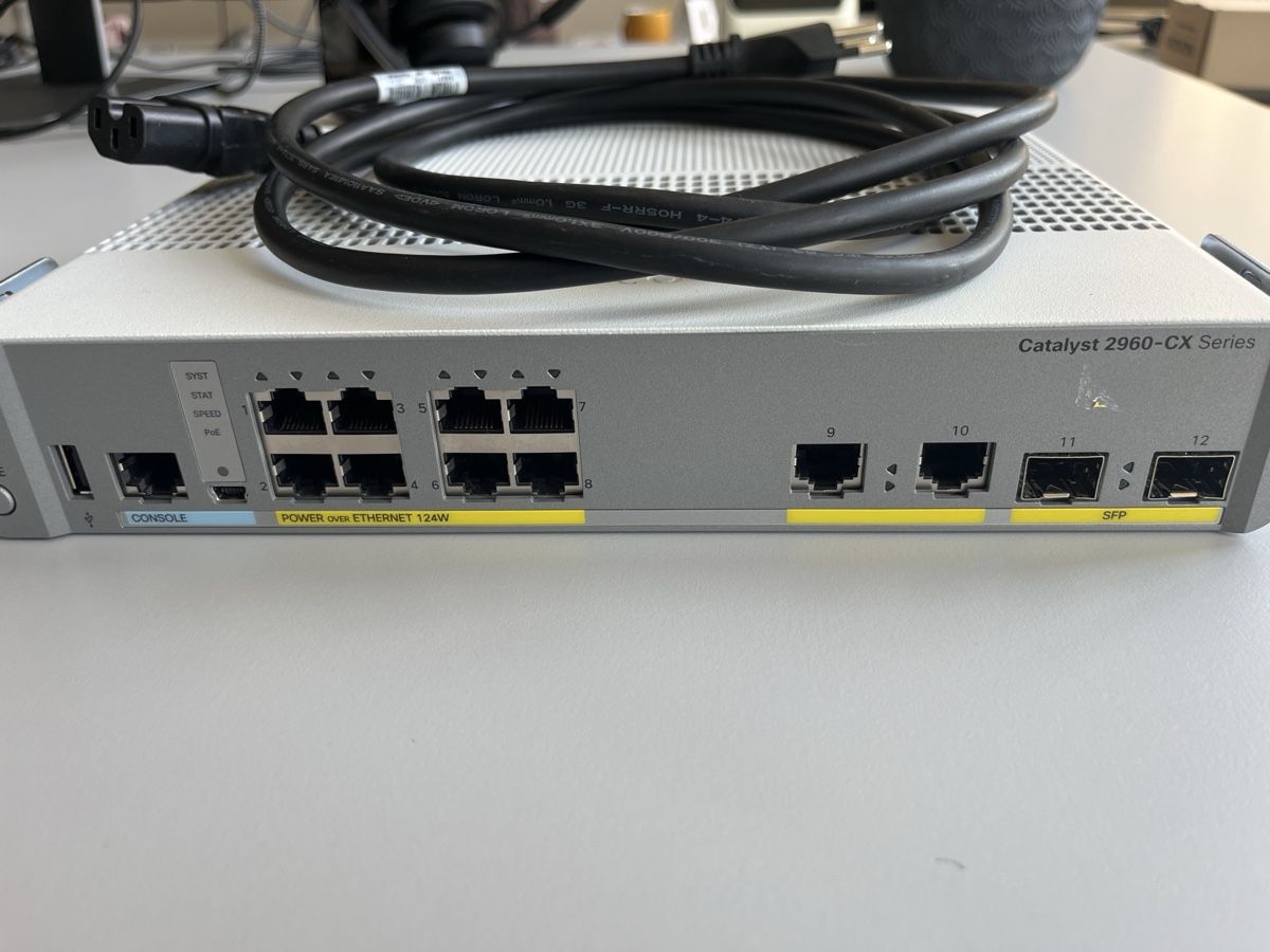 Cisco Hubs & Switches: Cisco Catalyst 2960-CX Switch 8 Port PoE 124W mit Kabel – Gebraucht aus St. Urban von GPSPython 1