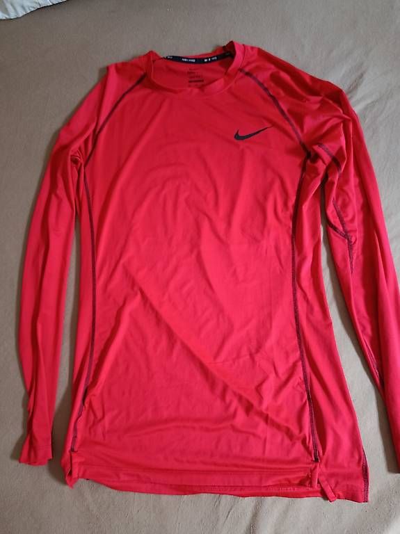 T-Shirts: Termica manica lunga Nike – Gebraucht aus Bellinzona von vin_jm7f