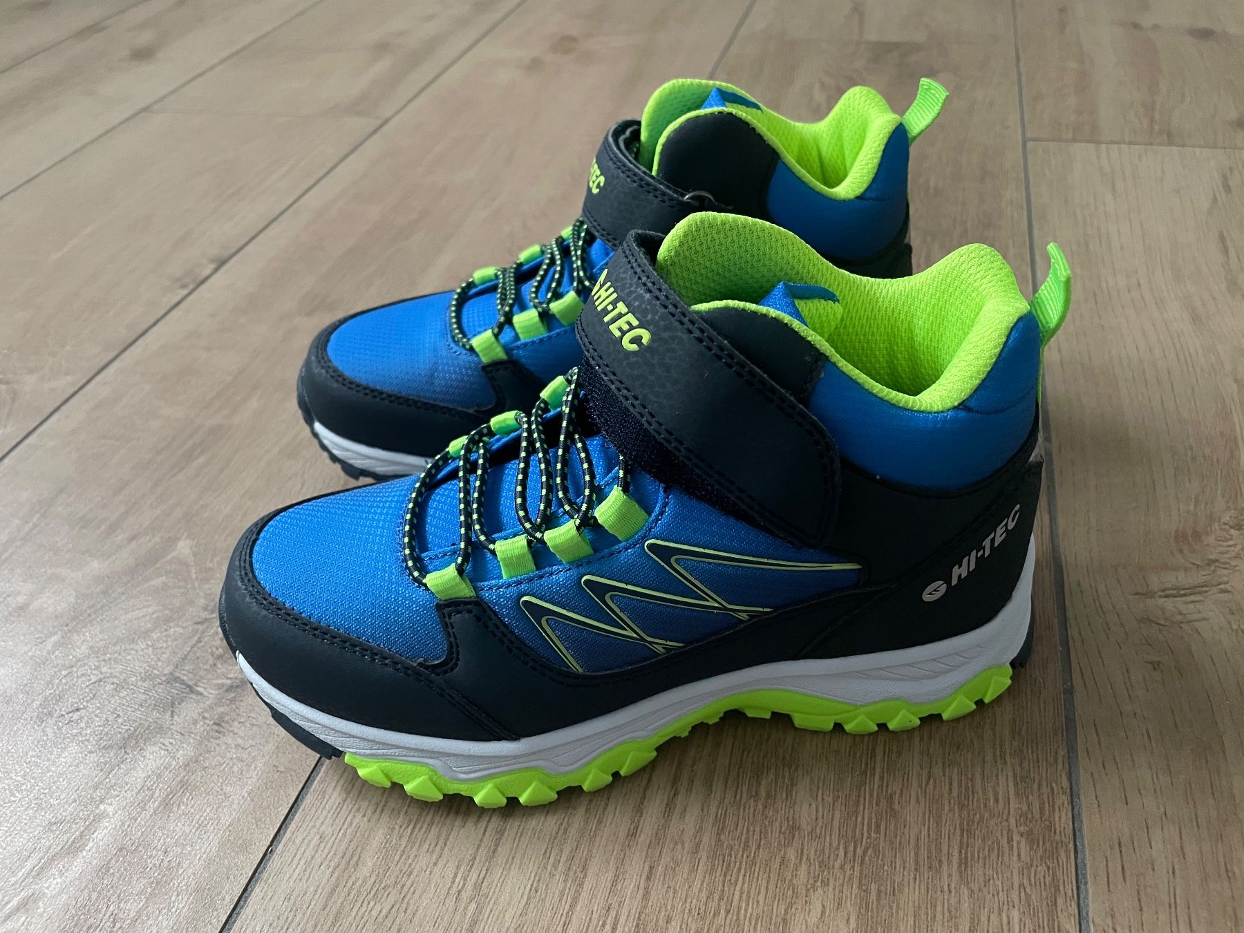 Hi-Tec Scarpe per ragazzi: Trekkingschuhe von Hi-Tec Gr. 32 NEU – Nuovo e nell'imballaggio originale da Waltenschwil venduto da hansnine 1