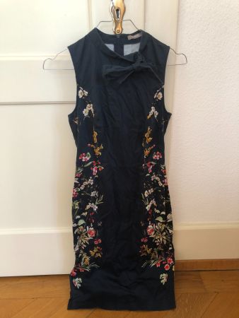 L'ORSAY Damen/Teenager Kleid Gr. 34 – Floral gemustert