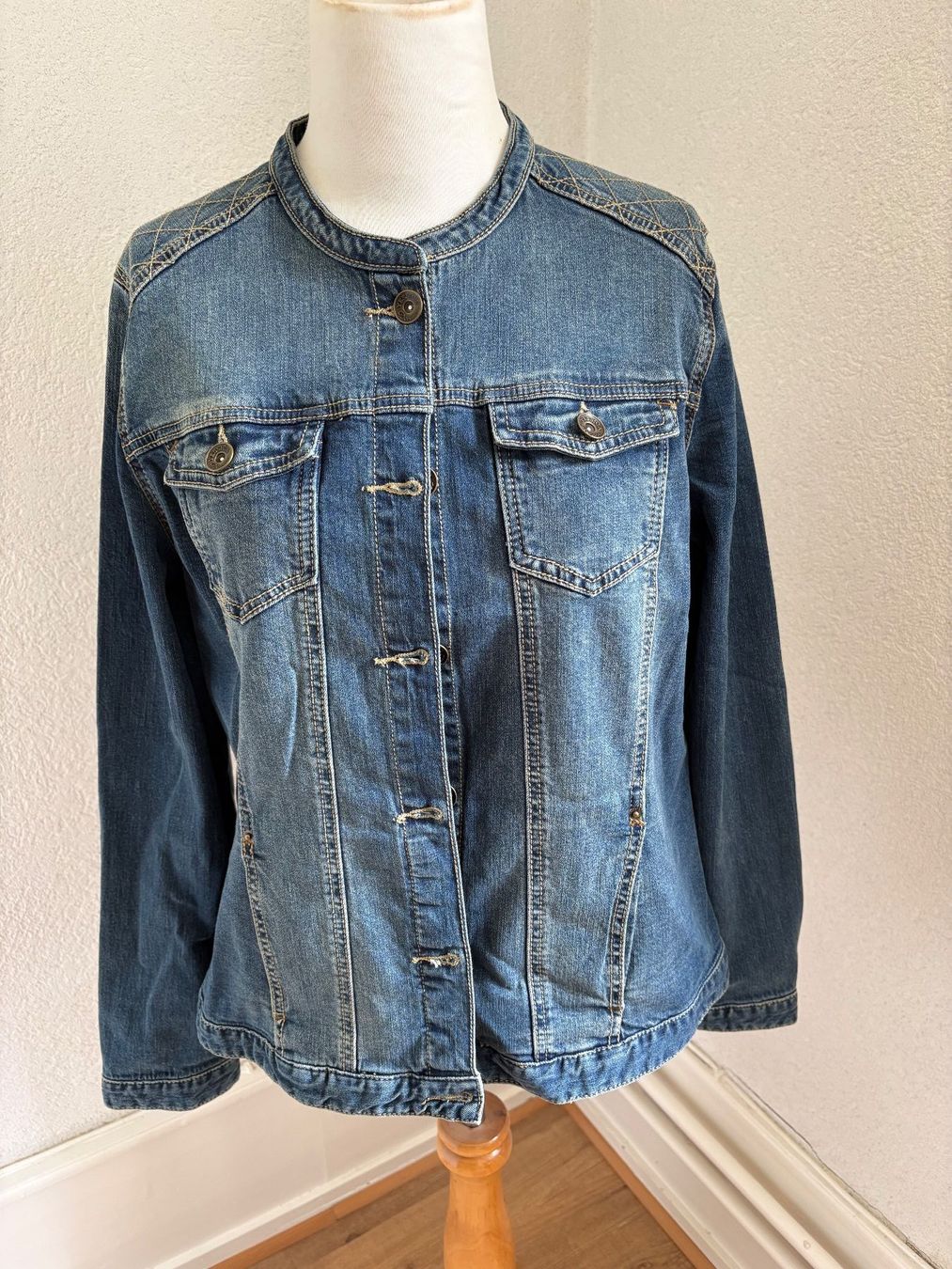 Giacche: Veste jean 44-46 stretch – Usato da Vallorbe venduto da Savannah03