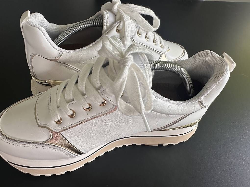 Scarpe da donna: Liu Jo Sneaker – Usato da Lütisburg venduto da cbmp