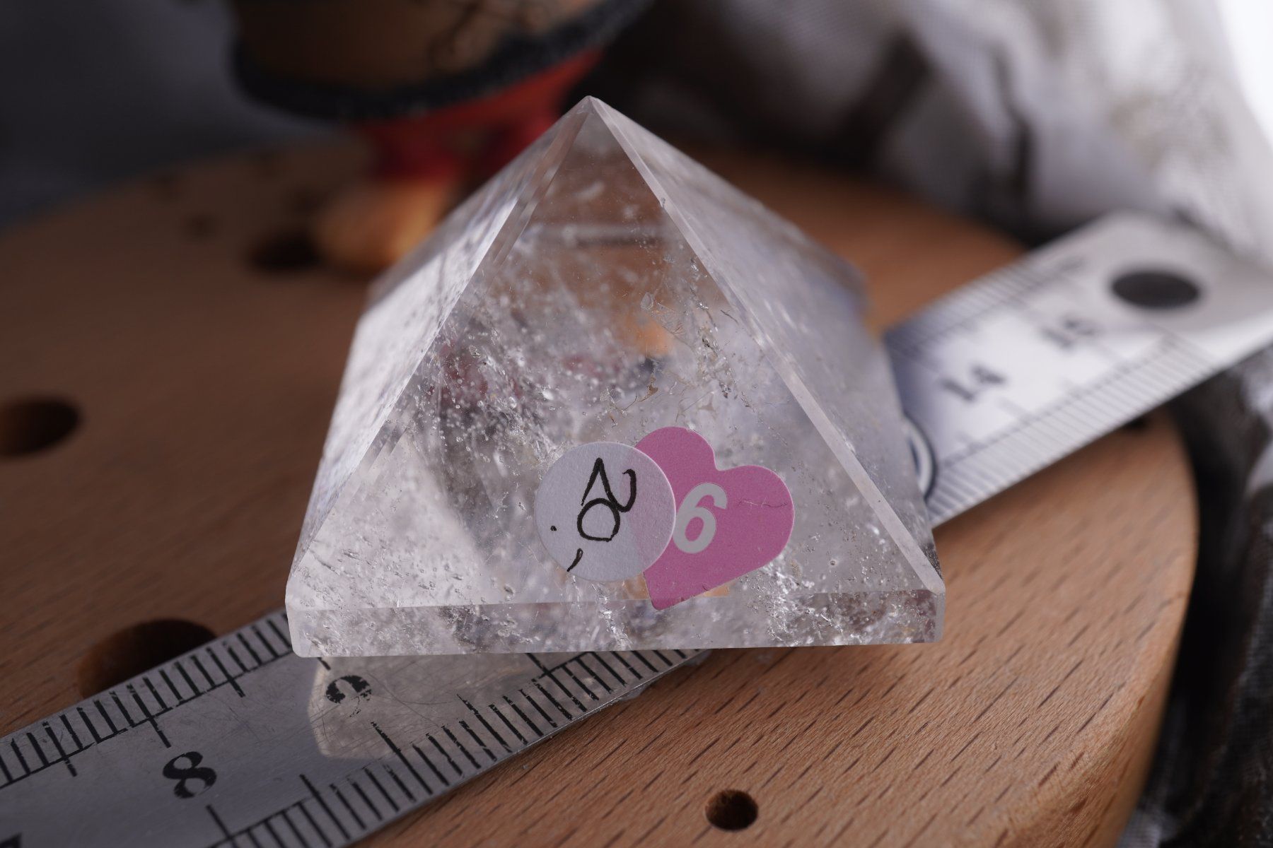Mineralien & Heilsteine: Bergkristall Pyramide     40cm – Neu und originalverpackt aus Eschenbach SG von topstone 1