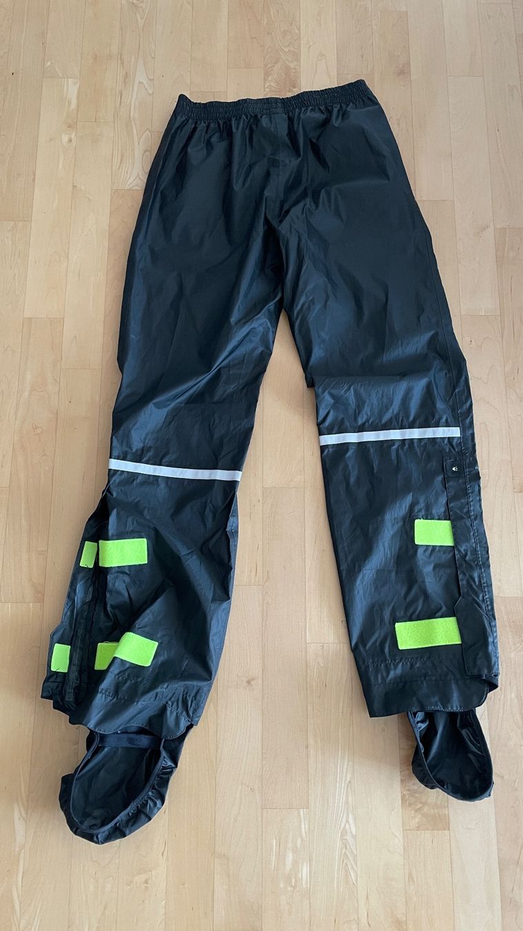 Decathlon Hosen: Regenhose schwarz, Decathlon, Grösse L – Gebraucht aus Rothenburg von Disney3 1