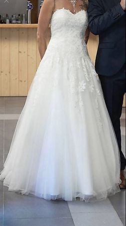 Ich verkaufe mein schönes Hochzeitskleid. Grösse 36/38.