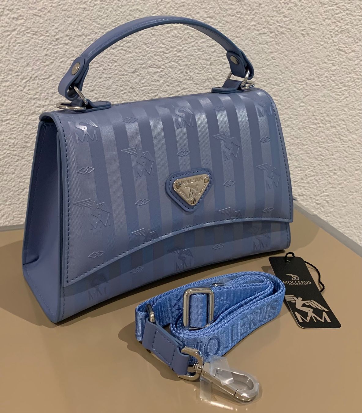 Maison Mollerus Taschen für Damen: MAISON MOLLERUS Romont sky metallic silber, NEU – Neu und originalverpackt aus Mettmenstetten von srca
