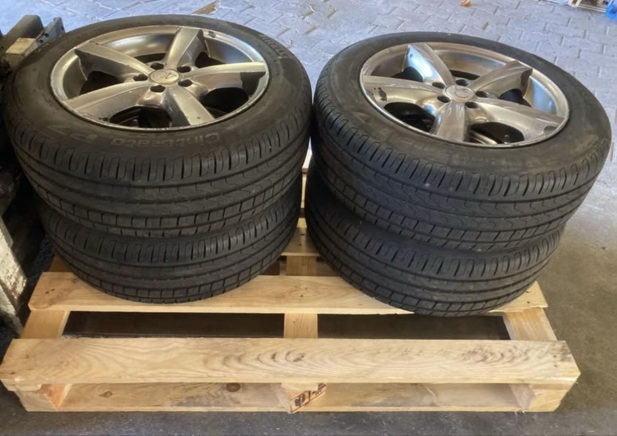 Pneumatici & Ruote complete: Toyota Prius Komplettrad – Usato da Niederbipp venduto da SUVA64