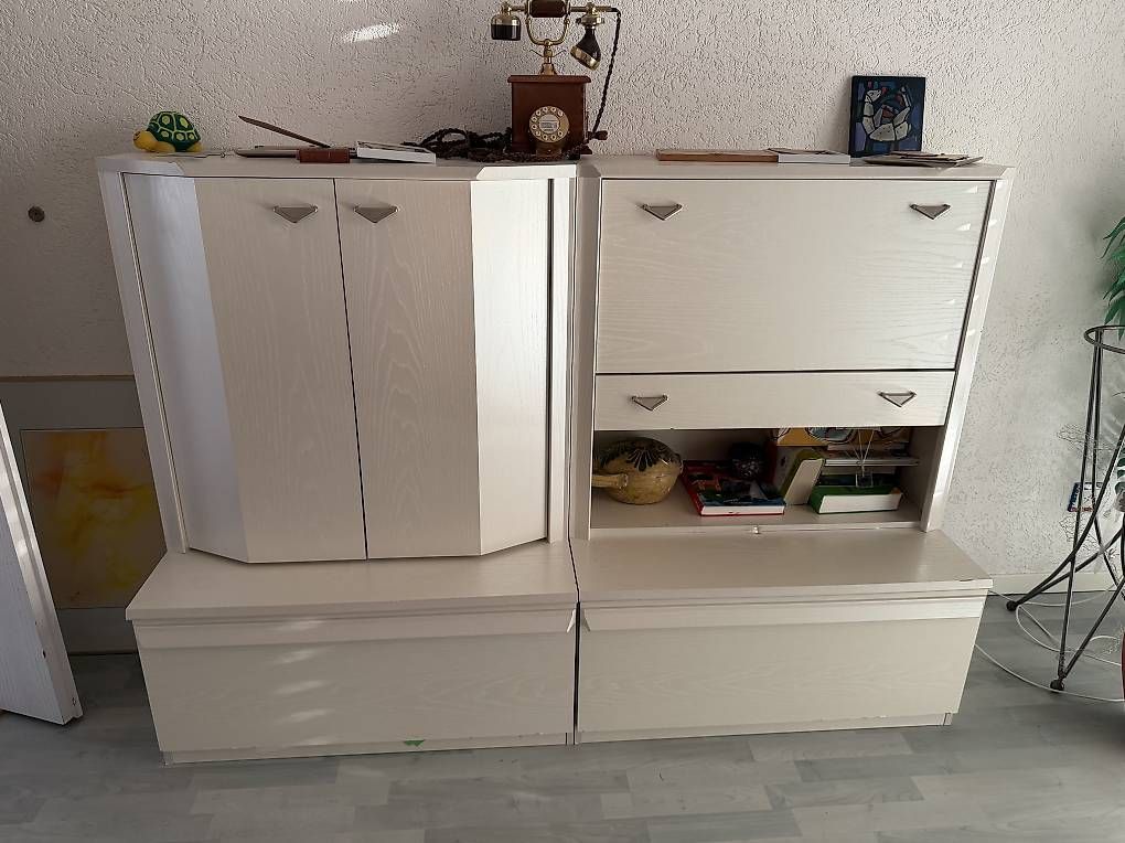 Credenze: 8 teilige Element Wohnwand Perlweis – Usato da Schmitten (FR) venduto da Flaz64 1