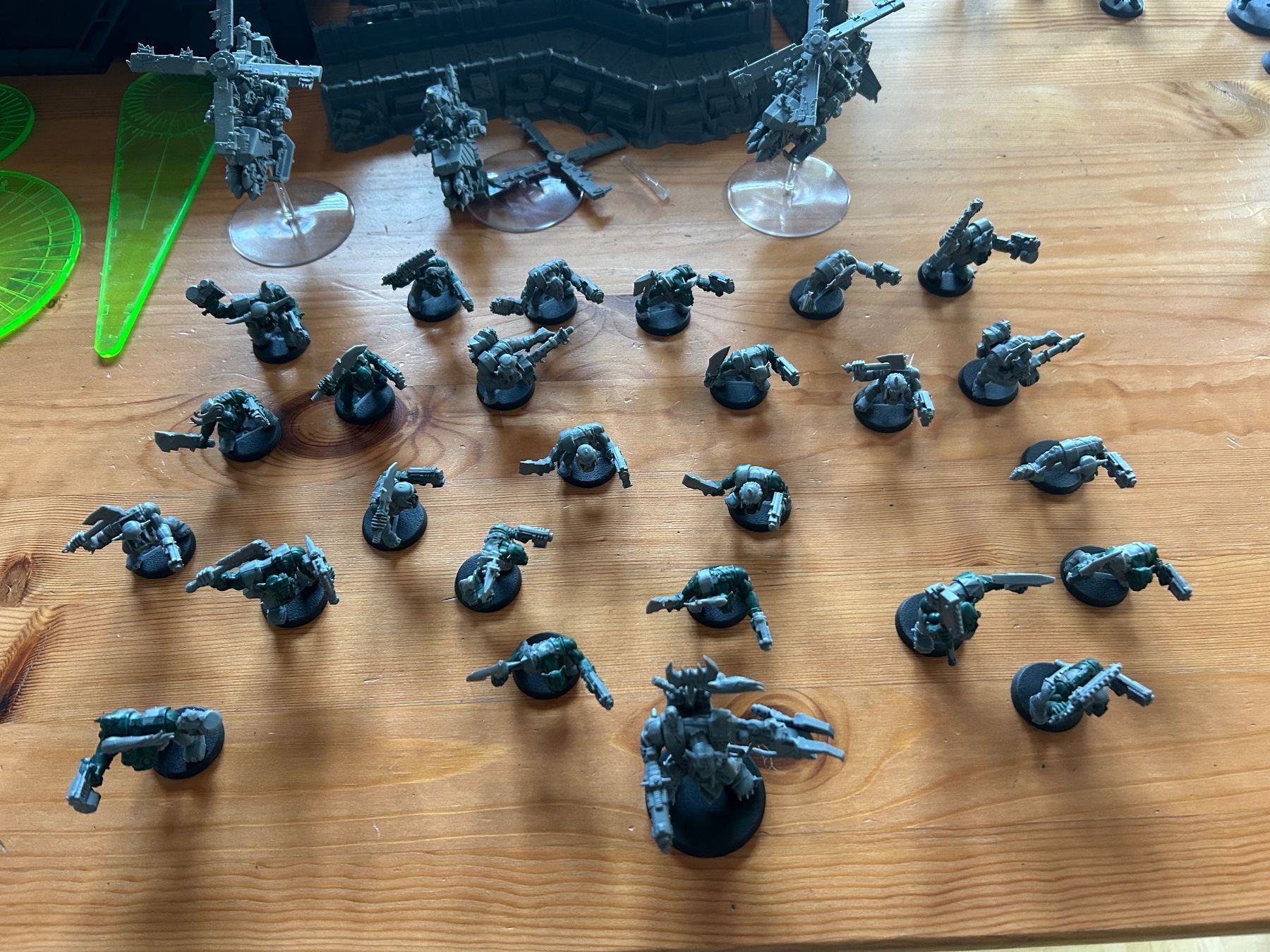 Kit di modellismo & Modellini statici: Warhammer 40k Sammlung, inklusive Transportbox – Usato da Basel venduto da max_dxb7 8