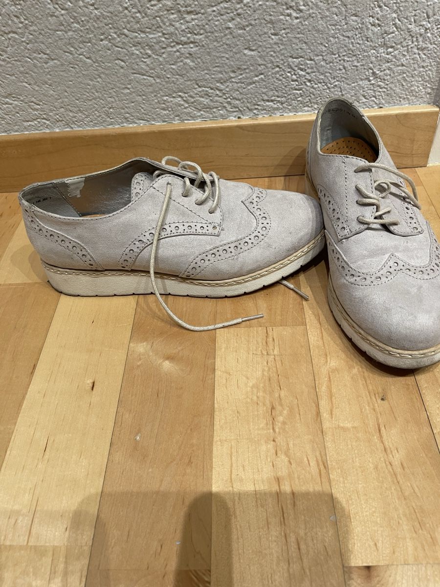 Damenschuhe: Schuhe – Gebraucht aus Pfäffikon ZH von JanineZ98 1
