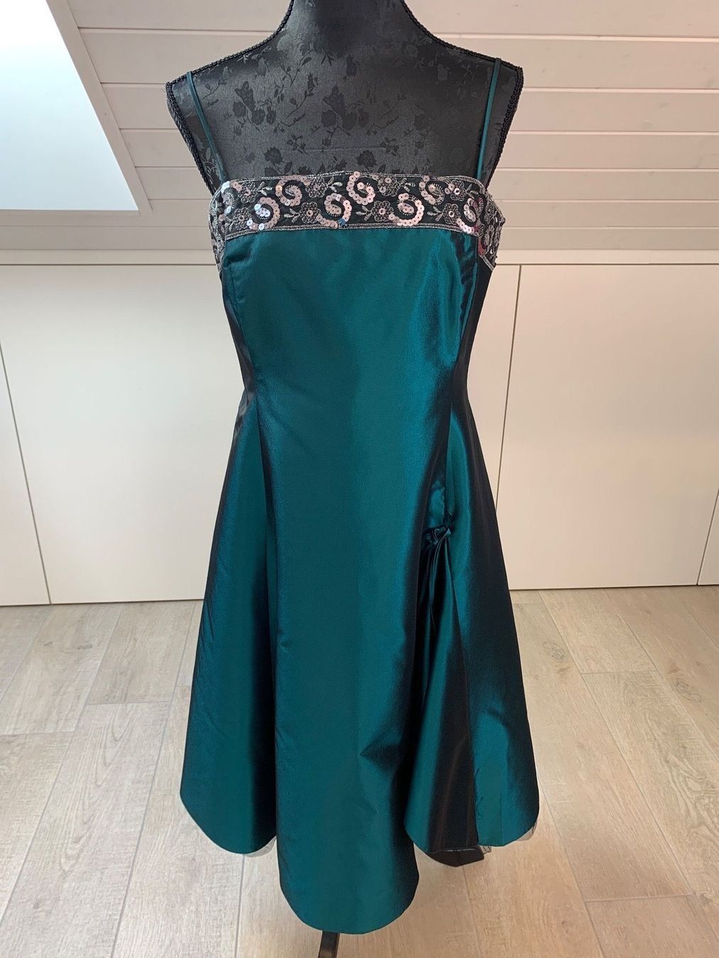 Vestiti: petrolfarbiges Kleid GR 38 – Usato da Langnau am Albis venduto da Judithsebi