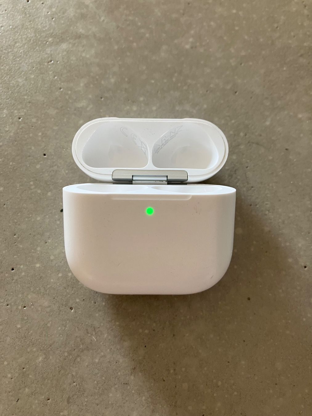 Apple Cuffie: APPLE AIRPODS 4 CASE ANC – Usato da Lausanne venduto da mr.v