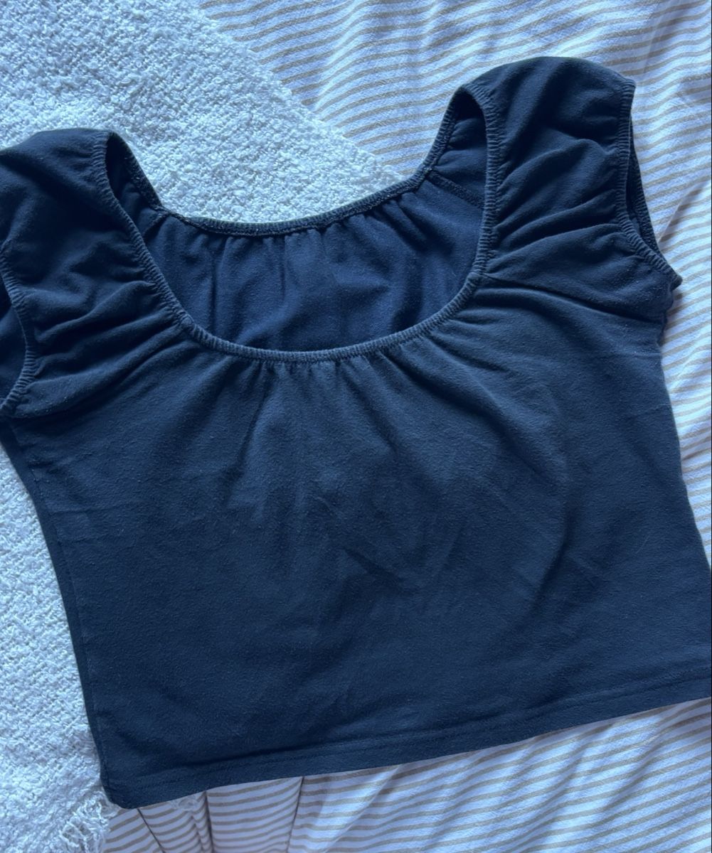 Brandy Melville Top: Brandy Melville Crop Top Schwarz – Usato da Willerzell venduto da cha_qk8t 1