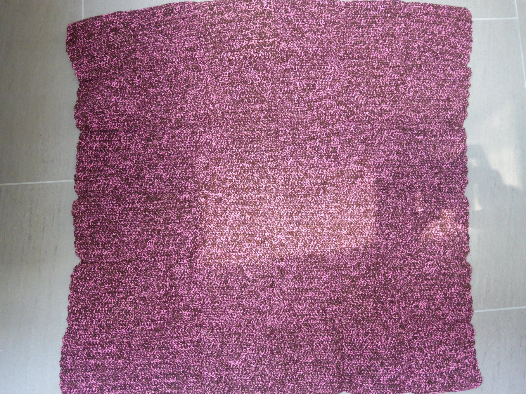 Coperte: Handgestrickte Babydecke violett NEU – Nuovo (secondo la descrizione) da Kefikon TG venduto da sandragruen