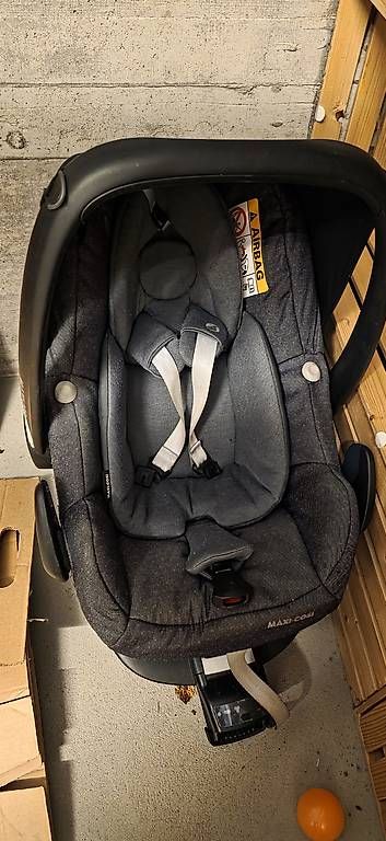 Seggiolini per auto: Maxicosi plus Basisstation – Usato da Langenthal venduto da Lance90 1