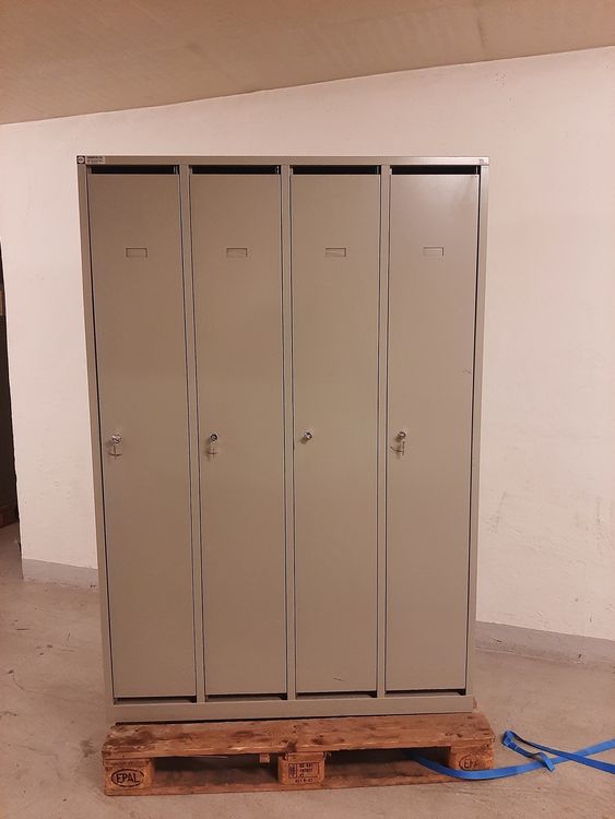 Spint / Spindt / Spind / Garderobenschrank (vermutl. LISTA) (Gebraucht ...