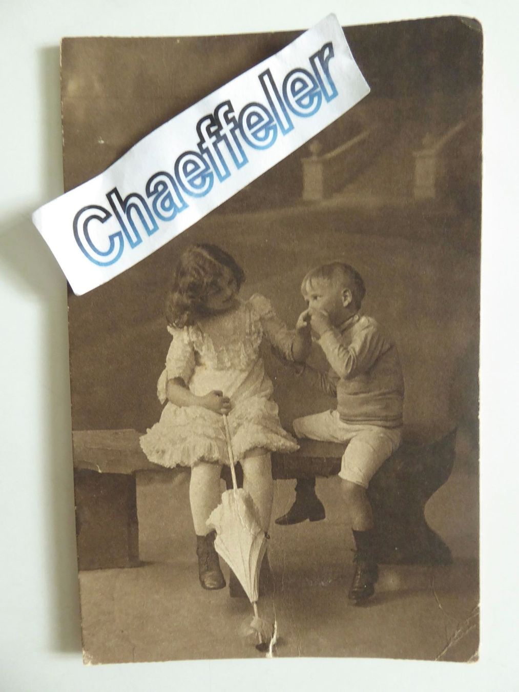 Cartes postales: 1913  Mädchen mit Knaben – D'occasion à Zürich par Chaeffeler