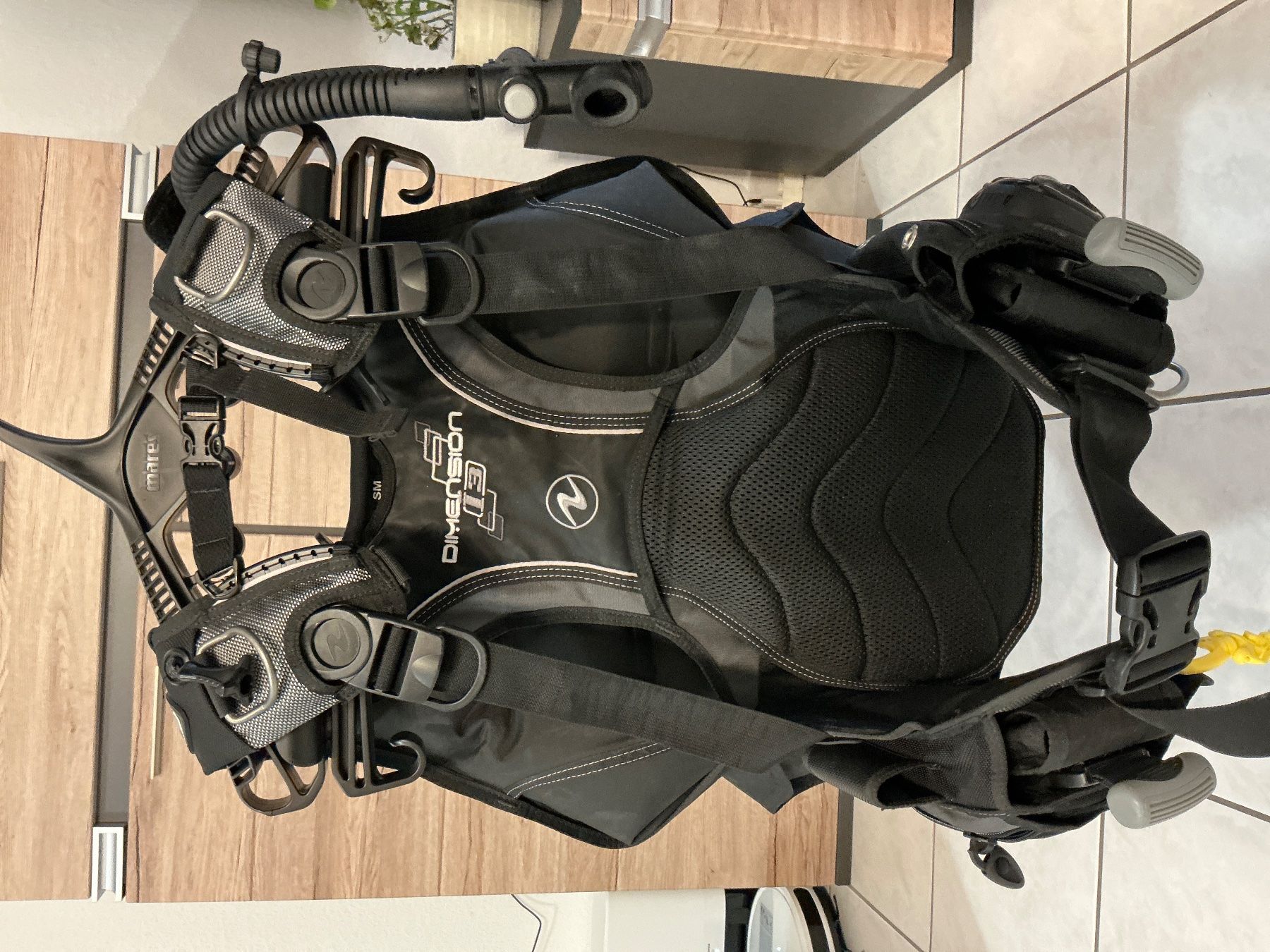 Respiratori & Giubbotti: Tarierjacket Aqua Lung Dimension i3 BCD-Disconrinnes Gr.S/M – Usato da Galgenen venduto da 67sab 1