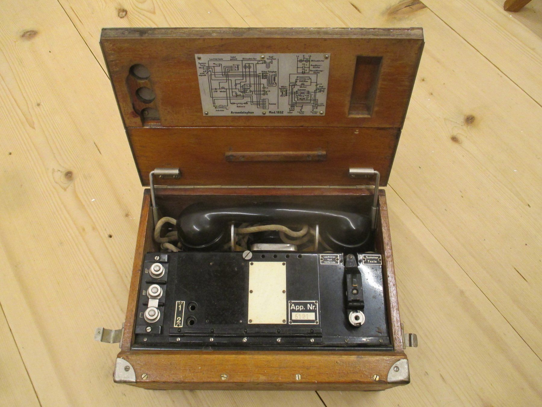Telefone: Antikes Feldtelefon Kurbeltelefon – Defekt aus Alt St. Johann von philipp8179