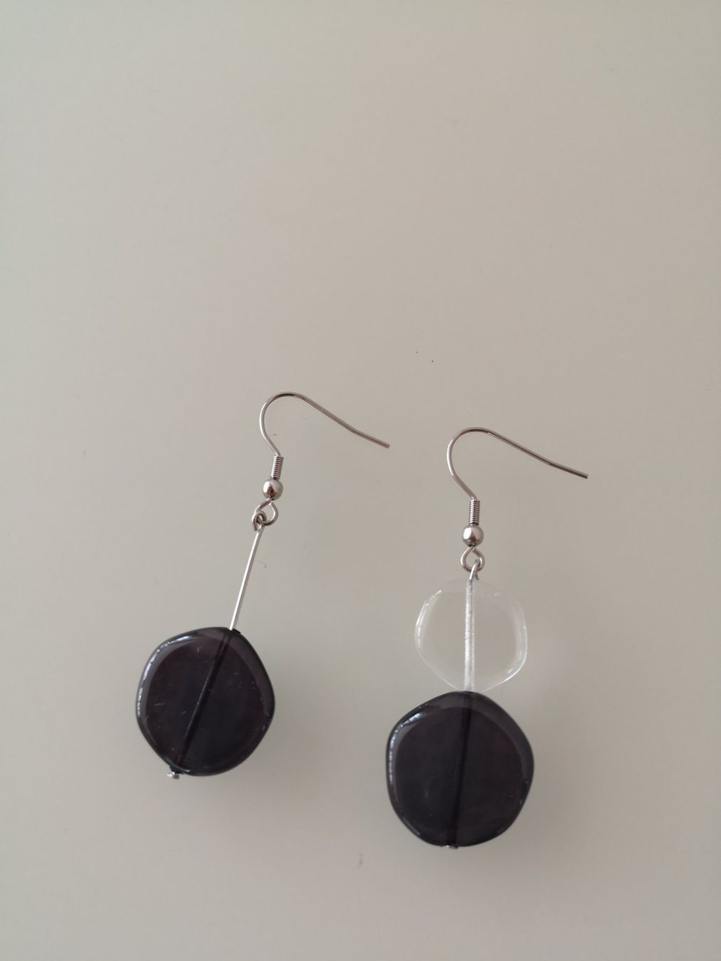 Ohrringe & -stecker: Ohrringe Glas schwarz weiss – Defekt aus Ennetbaden von Rosen1 2
