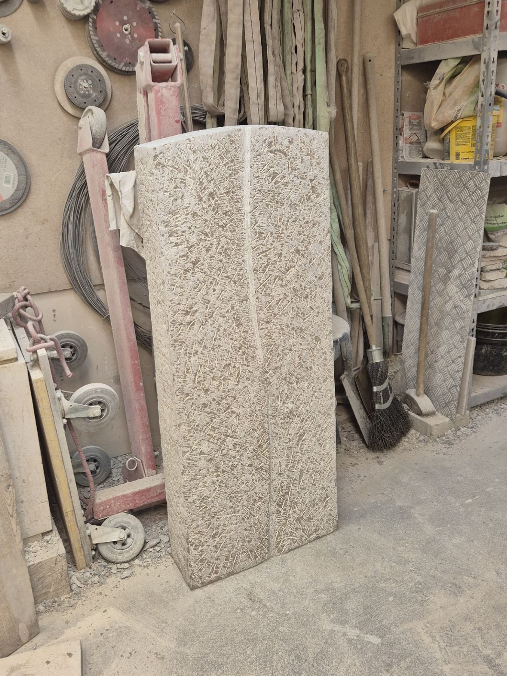 Skulpturen & Statuen: Grabmal aus Kalkstein – Neu (gemäss Beschreibung) aus Ehrendingen von Amigo5