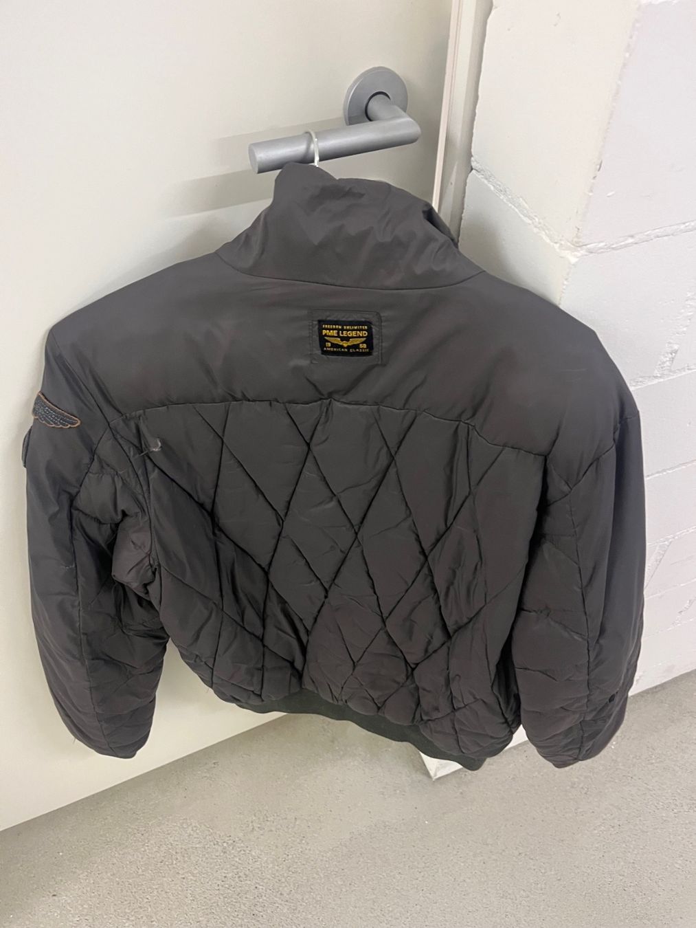 PME Legend Jacken: PME LEGEND_BOMBERJACKE_GRAU_GRÖSSE M – Defekt aus Herisau von playoff15 2