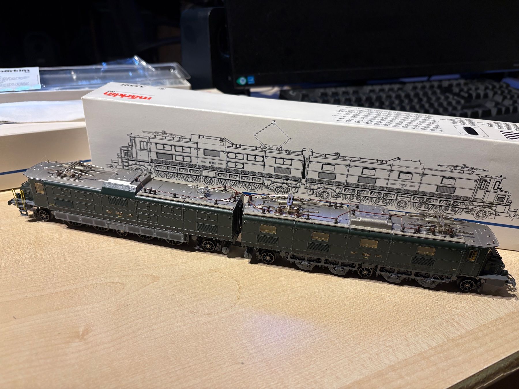Märklin Modellini di ferrovie: Maerklin 33591 Ae 8/14 verte – Nuovo e nell'imballaggio originale da Corcelles Payerne venduto da Pierre66