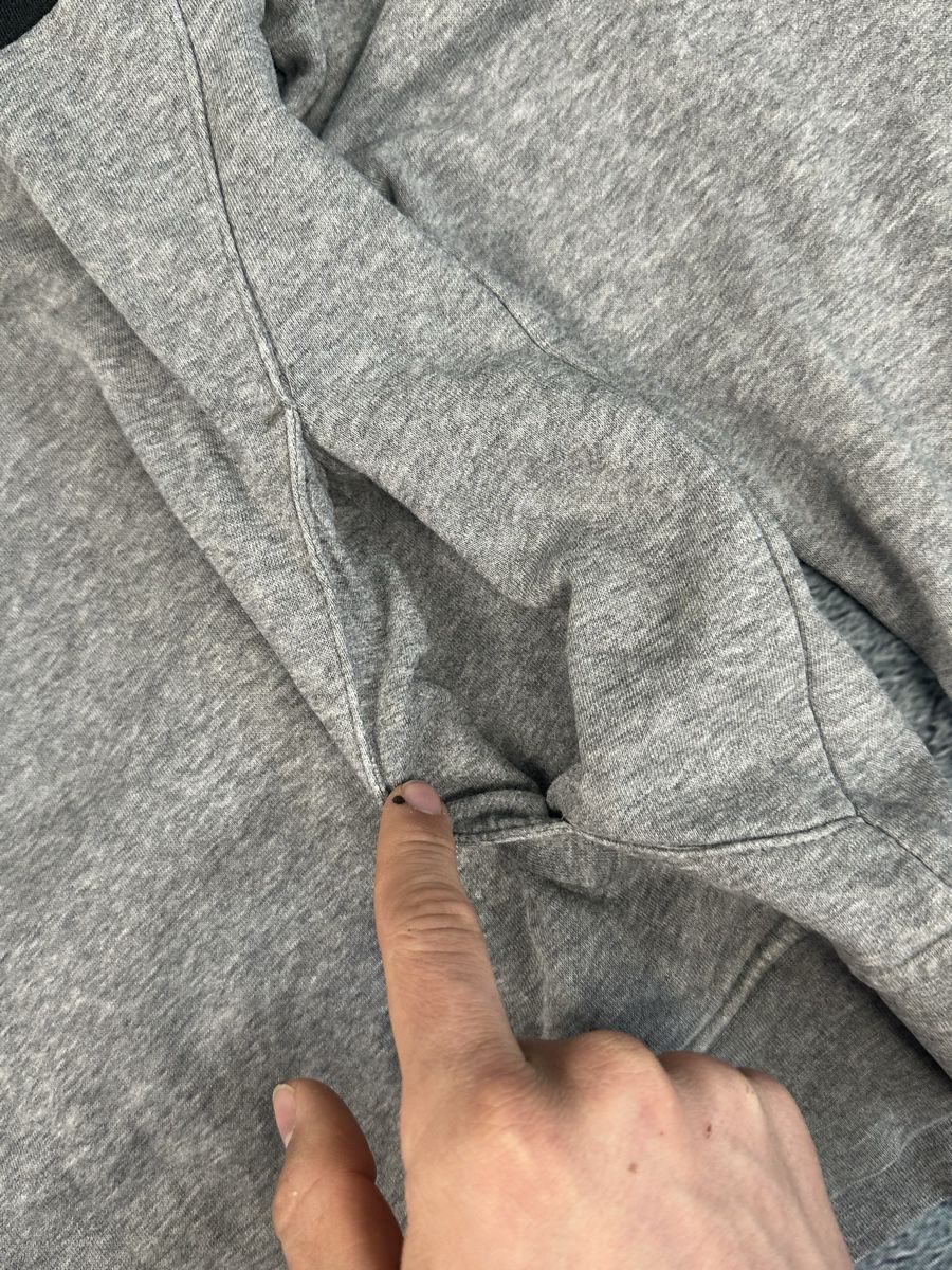 Armani Maglioni & Felpe: Grauer EA7 Emporio Armani Pullover  – Usato da Luzern venduto da 041Vintage 2