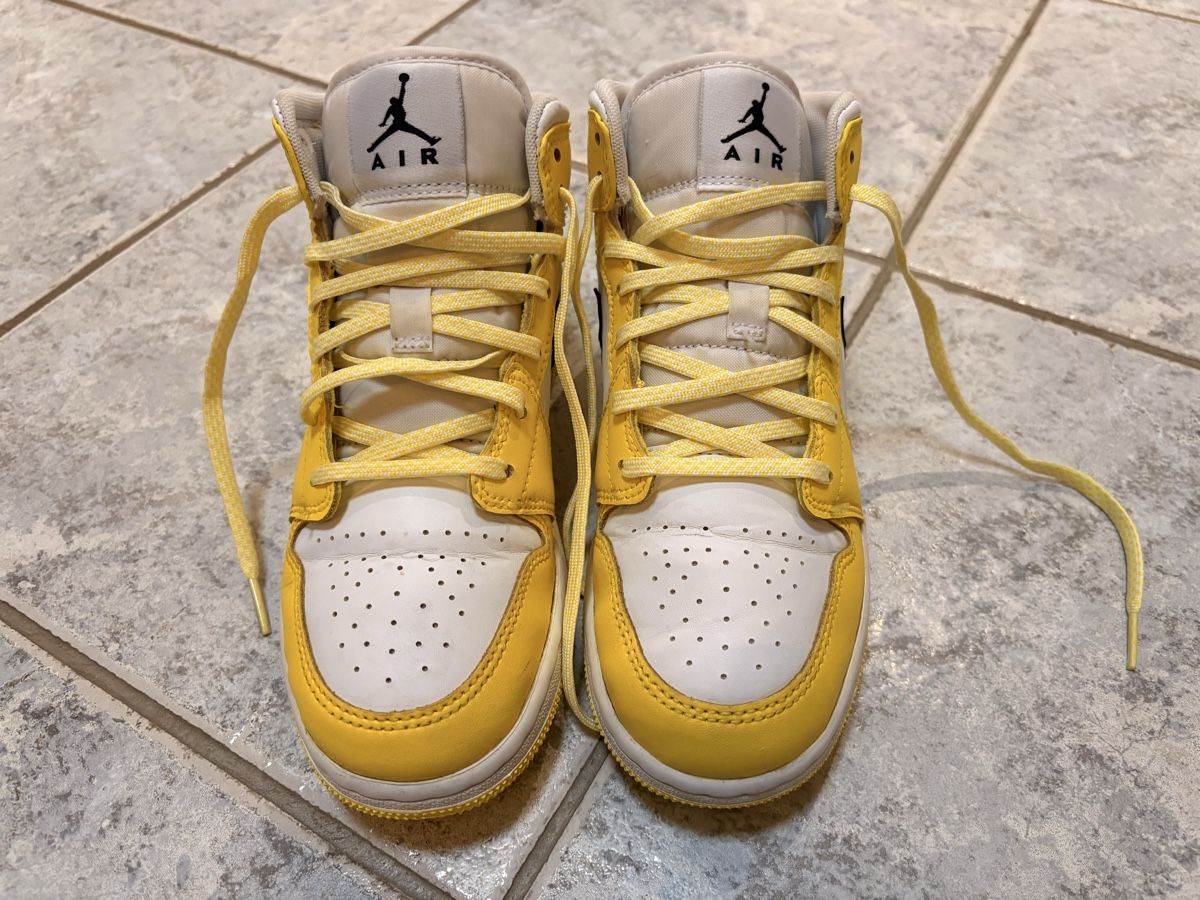 Jordan Scarpe da donna: Nike Jordan 1 mid yellow floral – Usato da Movelier venduto da Daniel678 2