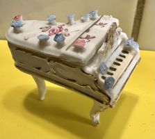 Limoges Miniatur-Klavier aus Porzellan, Handbemalt