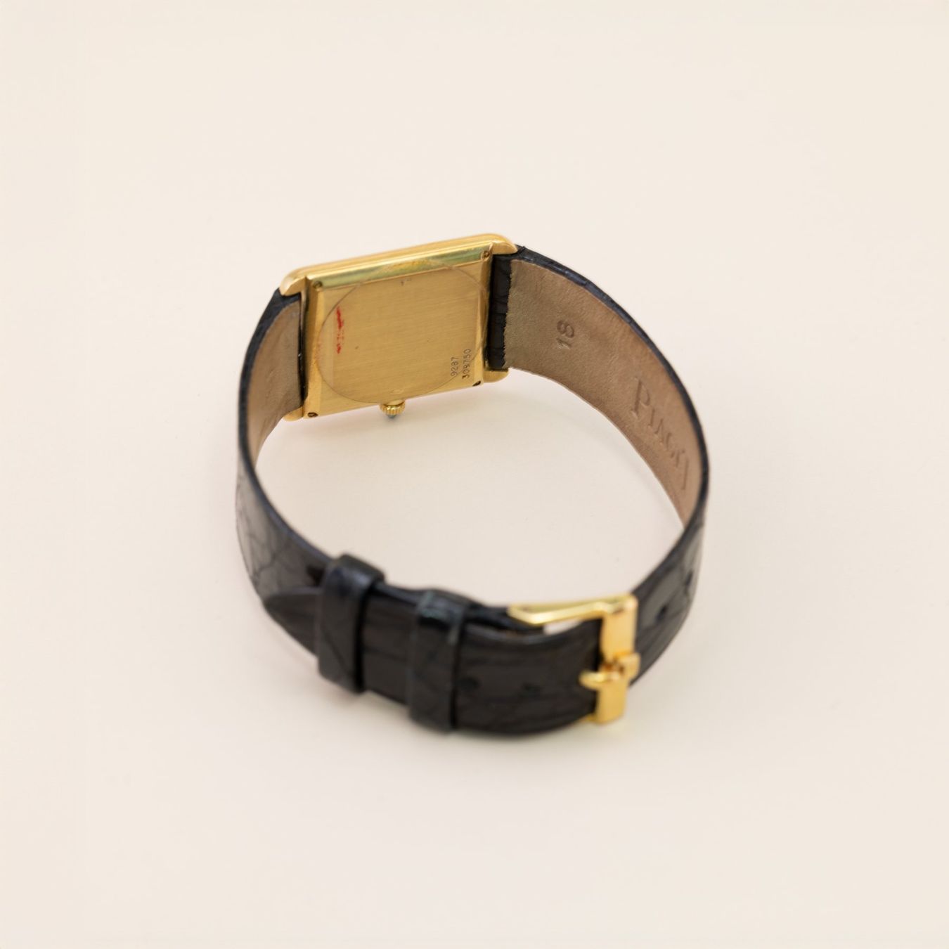 Piaget Orologi: Piaget Tank or jaune 18ct – Nuovo e nell'imballaggio originale da La Chaux-de-Fonds venduto da late-again 2
