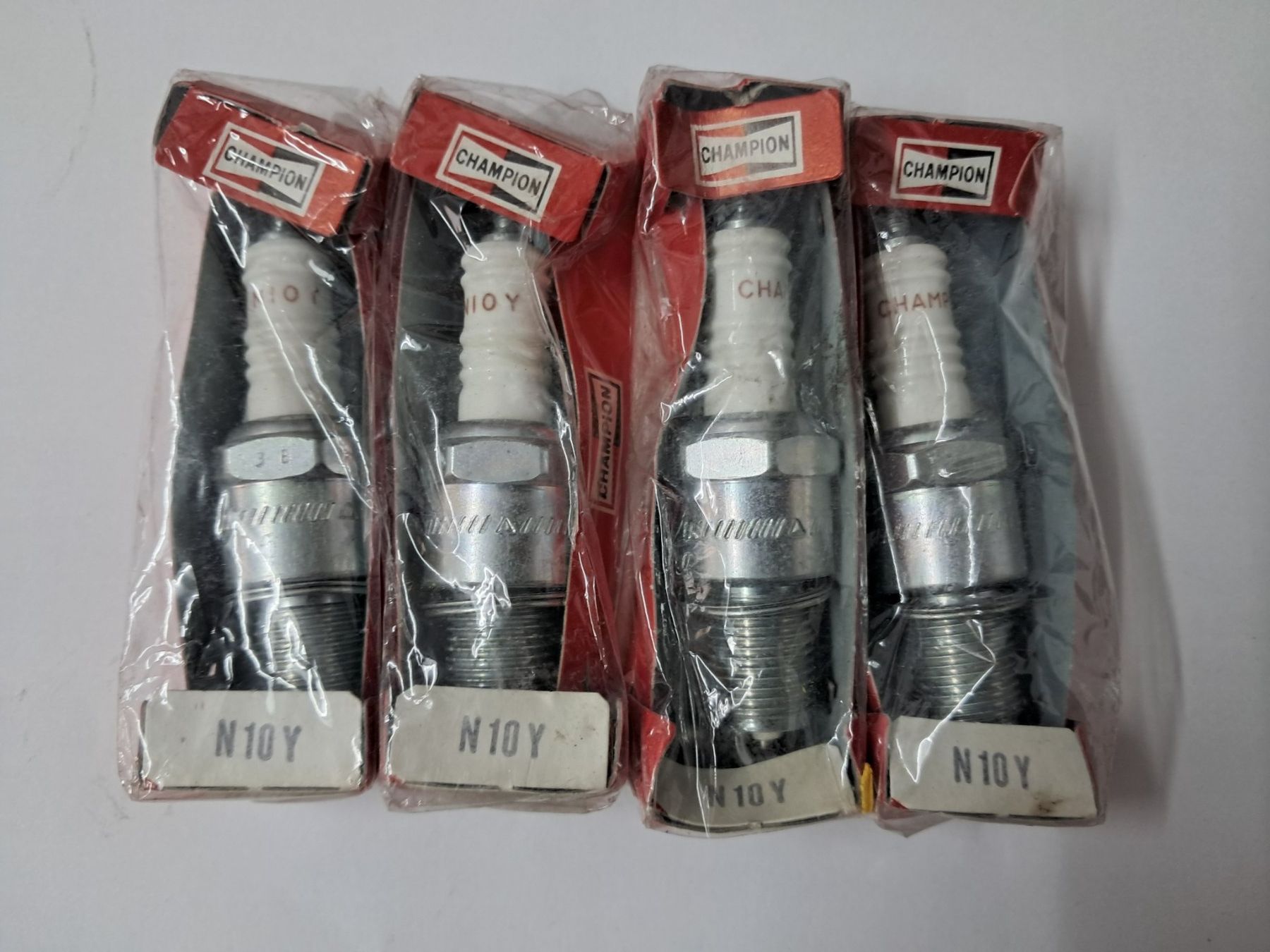 Champion Toutes les pièces auto: Bougies Champion – Neuf avec emballage d'origine à les brenets par Laguille