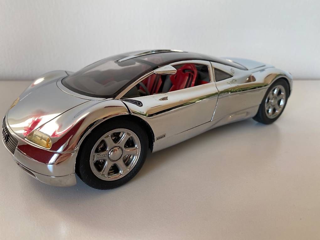 Revell社AUDI AVUS Quattroダイキャストメッキ1/18レア Revell社AUDI AVUS Quattroダイキャストメッキ1/18レア Revell社Audi
