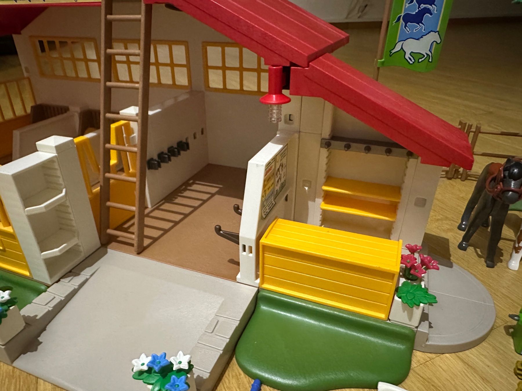 Playmobil Giocattoli: Playmobil Moderner Reiterhof – Usato da Arch venduto da tam_ctz2 3