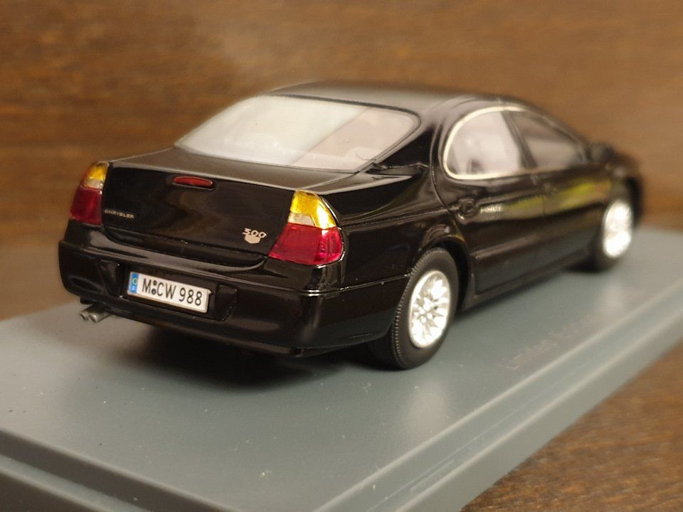 Chrysler Modellini d'auto: Chrysler 300M (2002) – Nuovo e nell'imballaggio originale da Flawil venduto da Imperiosud 1