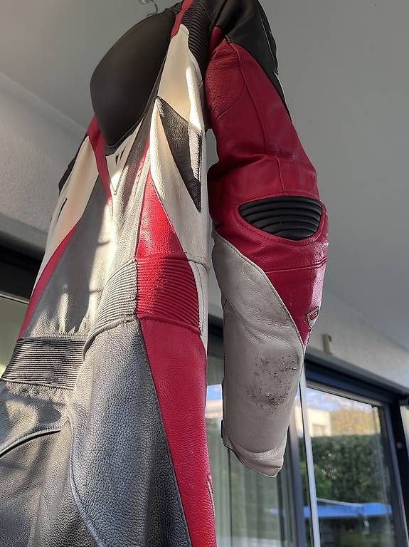 Dainese Anzüge: Dainese Lederkombi 1-teiler Grösse 54 – Gebraucht aus Endingen von oliver8 2