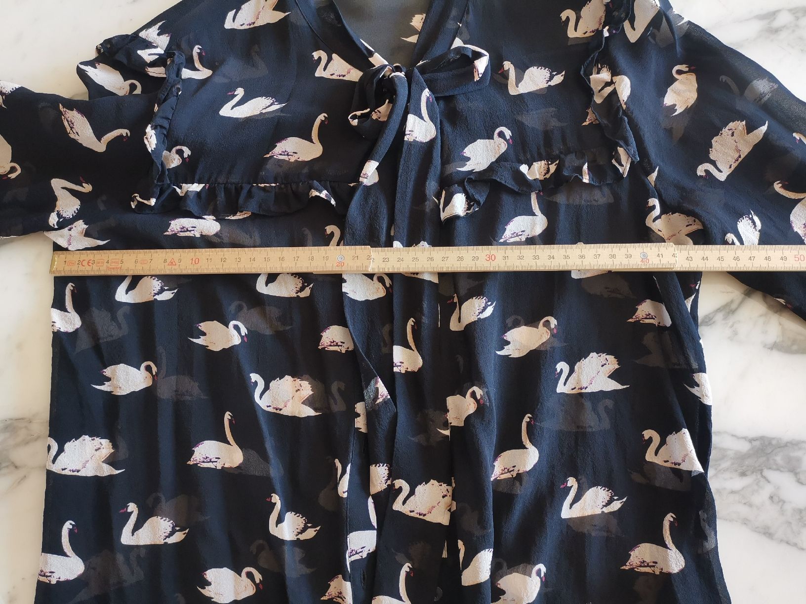 Hallhuber Blusen: Seidenbluse von Hallhuber, Schwäne  – Gebraucht aus Uerikon von pink_flamingo 4