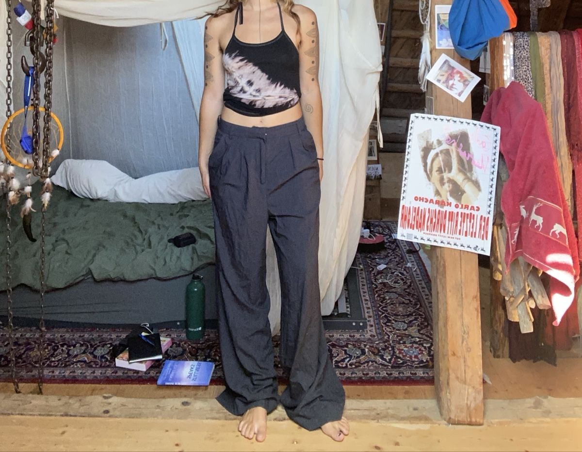 Pantaloni: Coole baggy Stoff Hose – Usato da Rehetobel venduto da Jahbleh 1