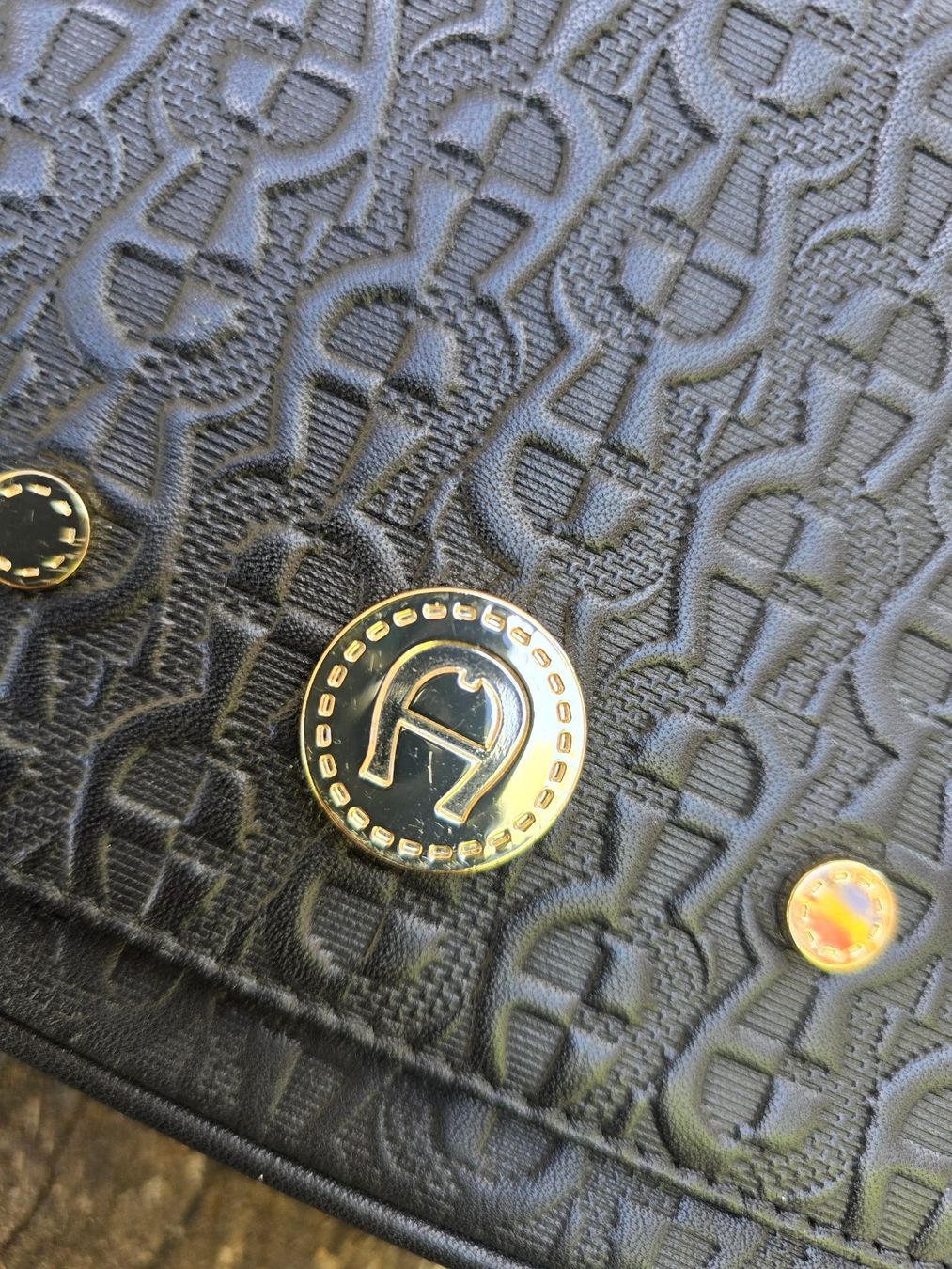 Aigner Taschen für Damen: Accessoires: AIGNER Umhängetasche Leder-NEU – Neu und originalverpackt aus Romanshorn von Rachacha 5