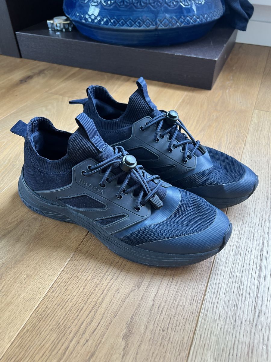 Tommy Hilfiger Scarpe da uomo: Chaussures Tommy Hilfiger bleu/noires – Usato da Morges venduto da Alexys23 1