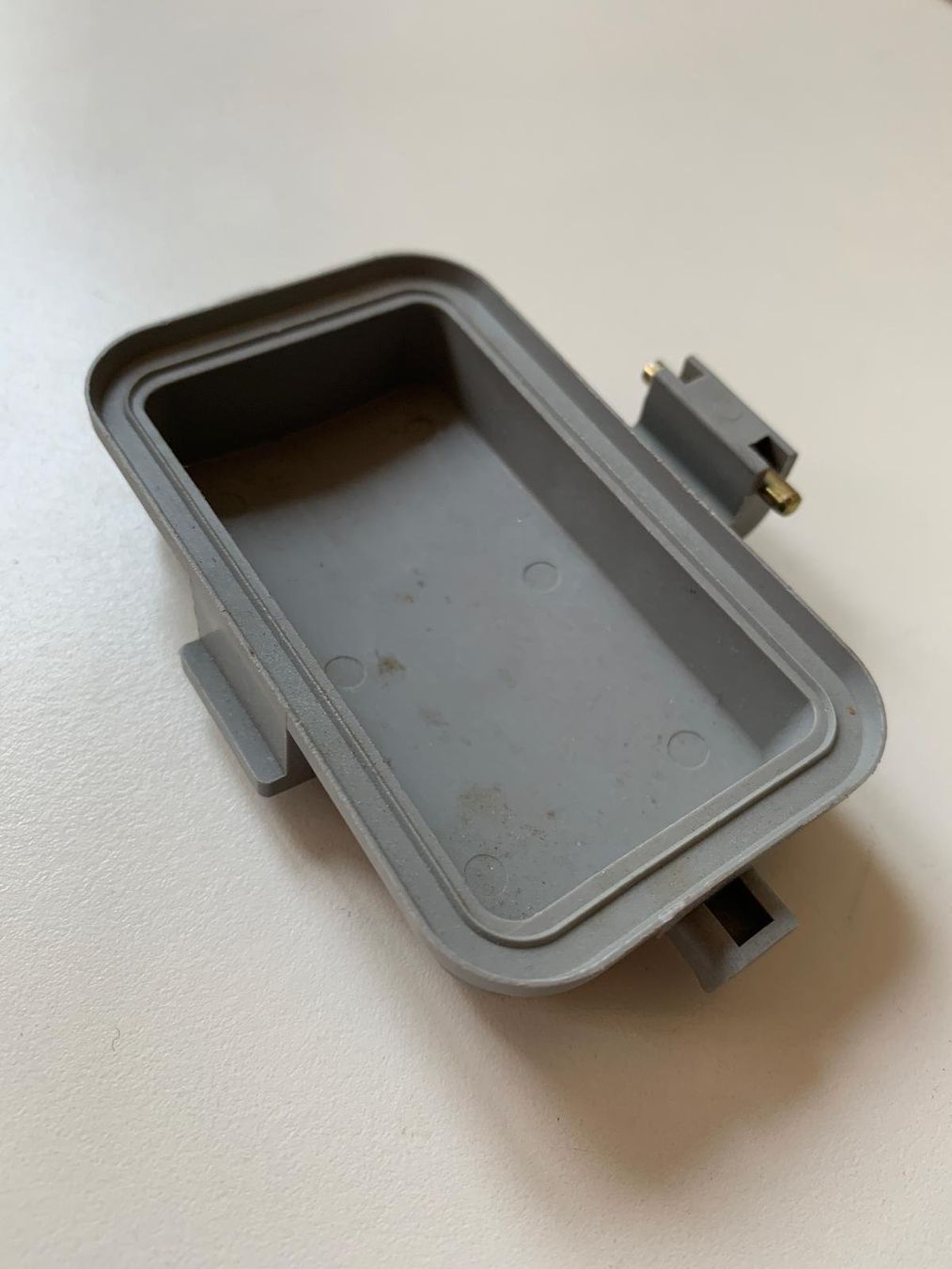 Componenti elettronici: Abdeckkappe 10-B (Harting?) – Usato da Münchenstein venduto da Licontrol 1