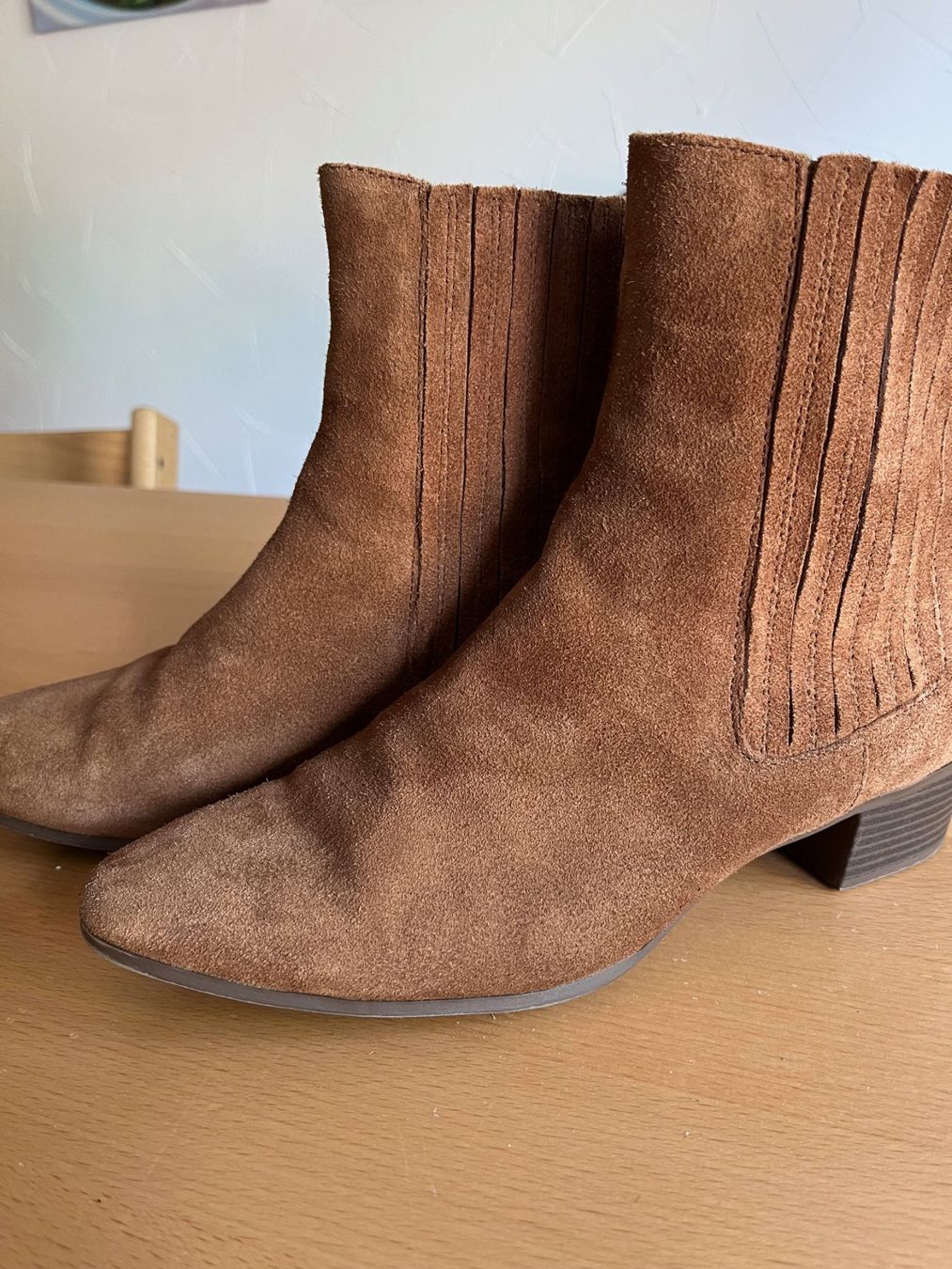 Damenschuhe: Wildlederstiefel, hellbrauch - Grösse 40 – Gebraucht aus Buchs ZH von salsasweetie